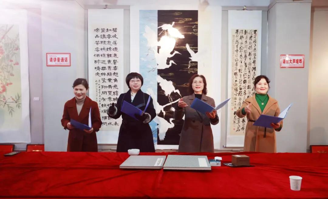 墨韵丹青绘芳华，巾帼才情绽新花
