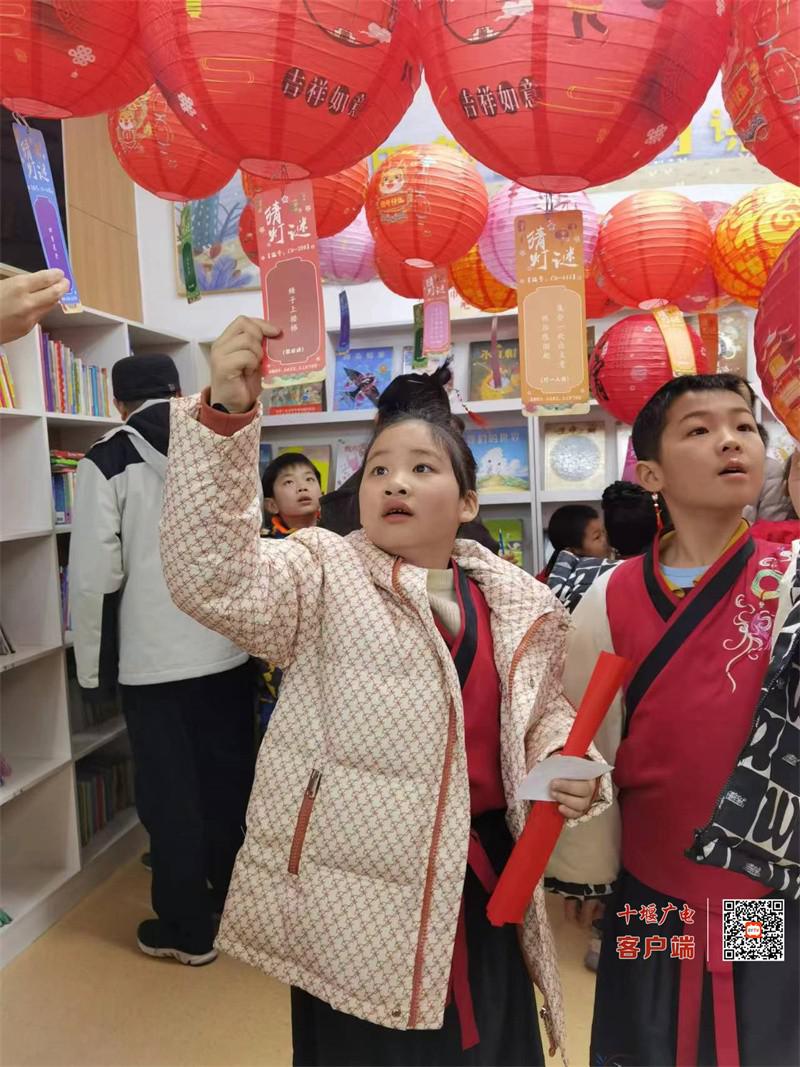 茅箭区开展“猜灯谜 赏非遗”庆元宵喜乐会活动