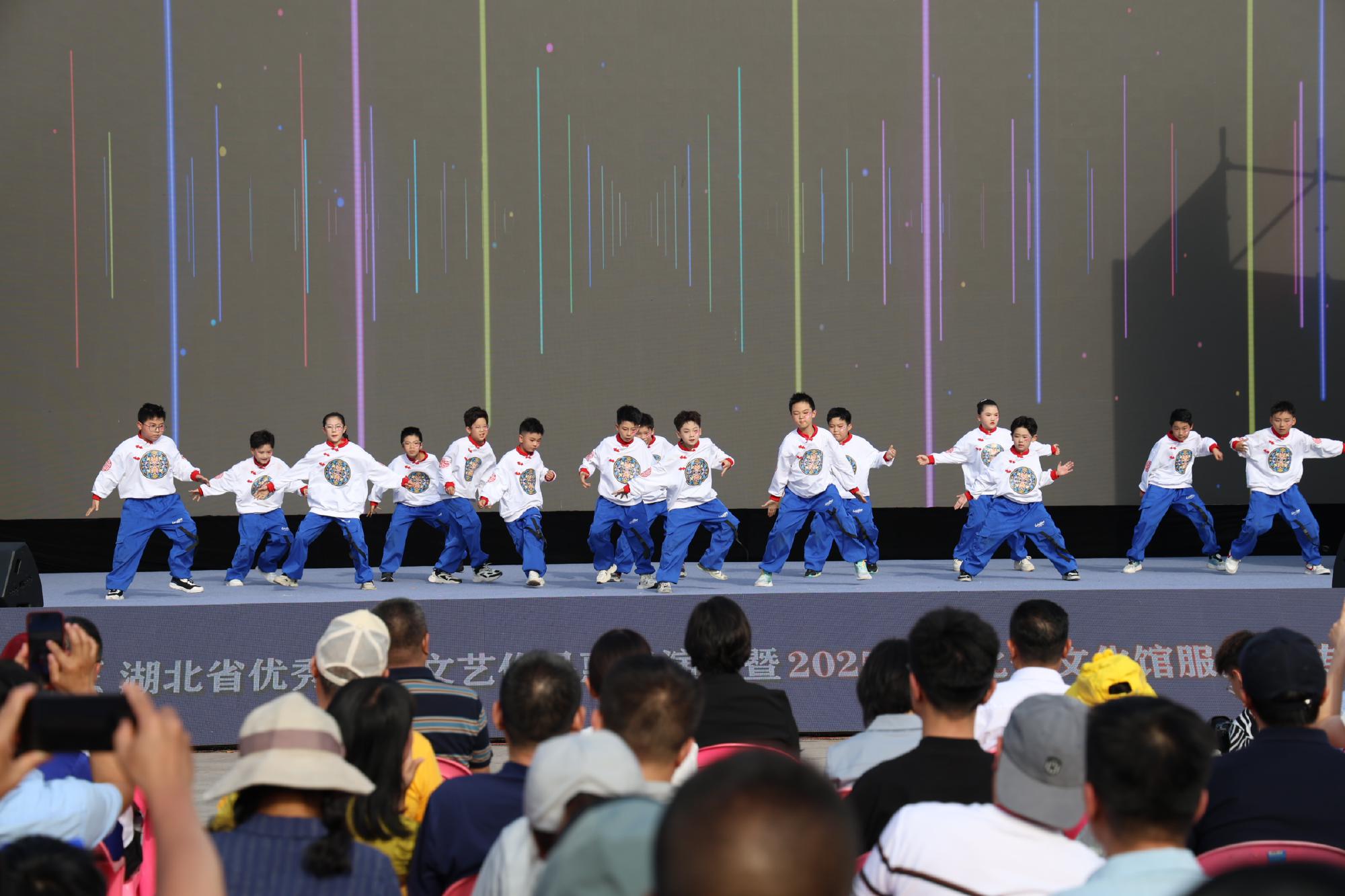 “大地情深”湖北省优秀群众文艺作品惠民演出暨2025年湖北省文化馆服务宣传周主场活动