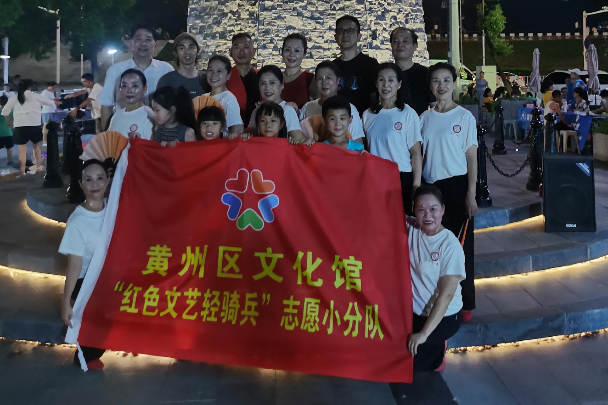 活动回顾 ▏黄州区“红色文艺轻骑兵”放歌建新社区夜市大集