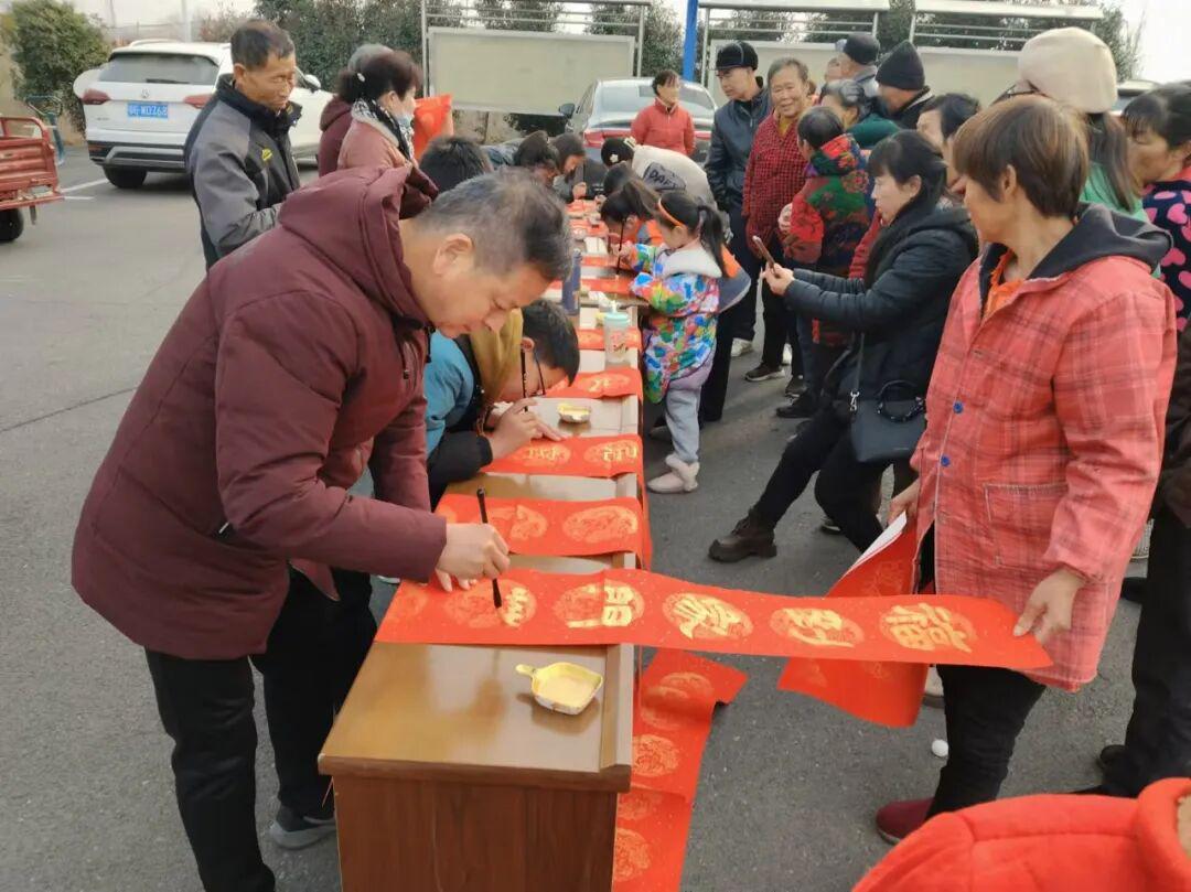 写福字、送春联…鄂州市华容区大庙村这场主题文化活动年味浓