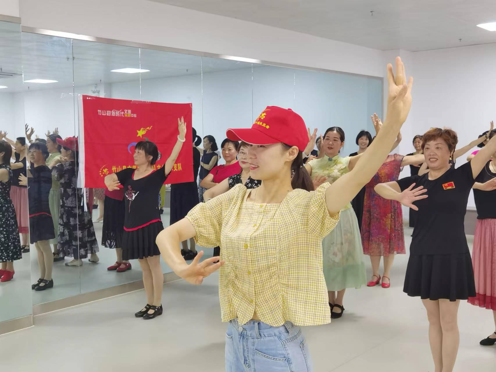 为老年大学学员辅导