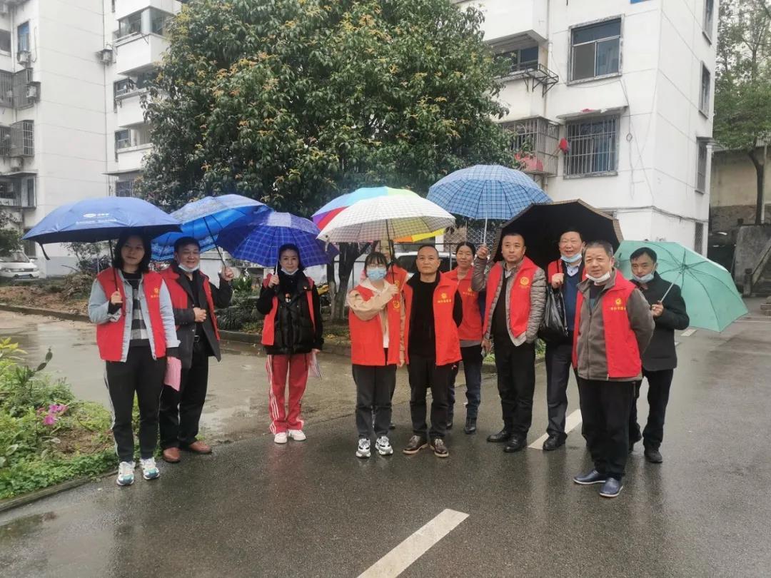 志愿服务双报到，接种宣传进社区