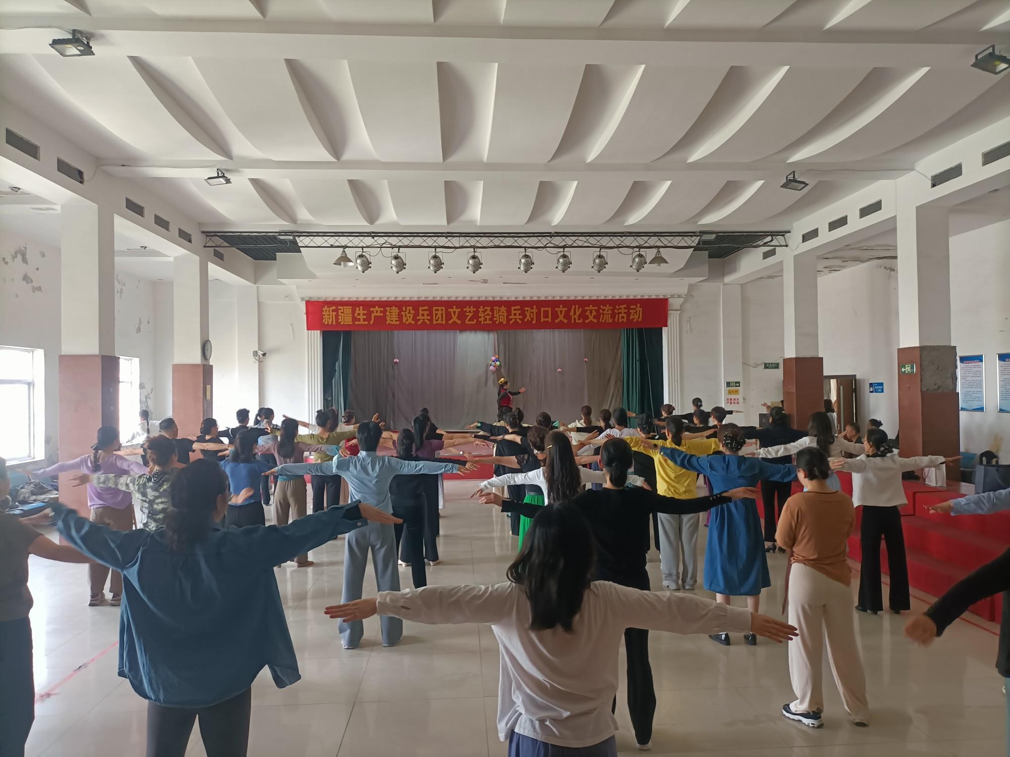 “舞动疆韵•共鉴民族之美”新疆舞培训班活力开班
