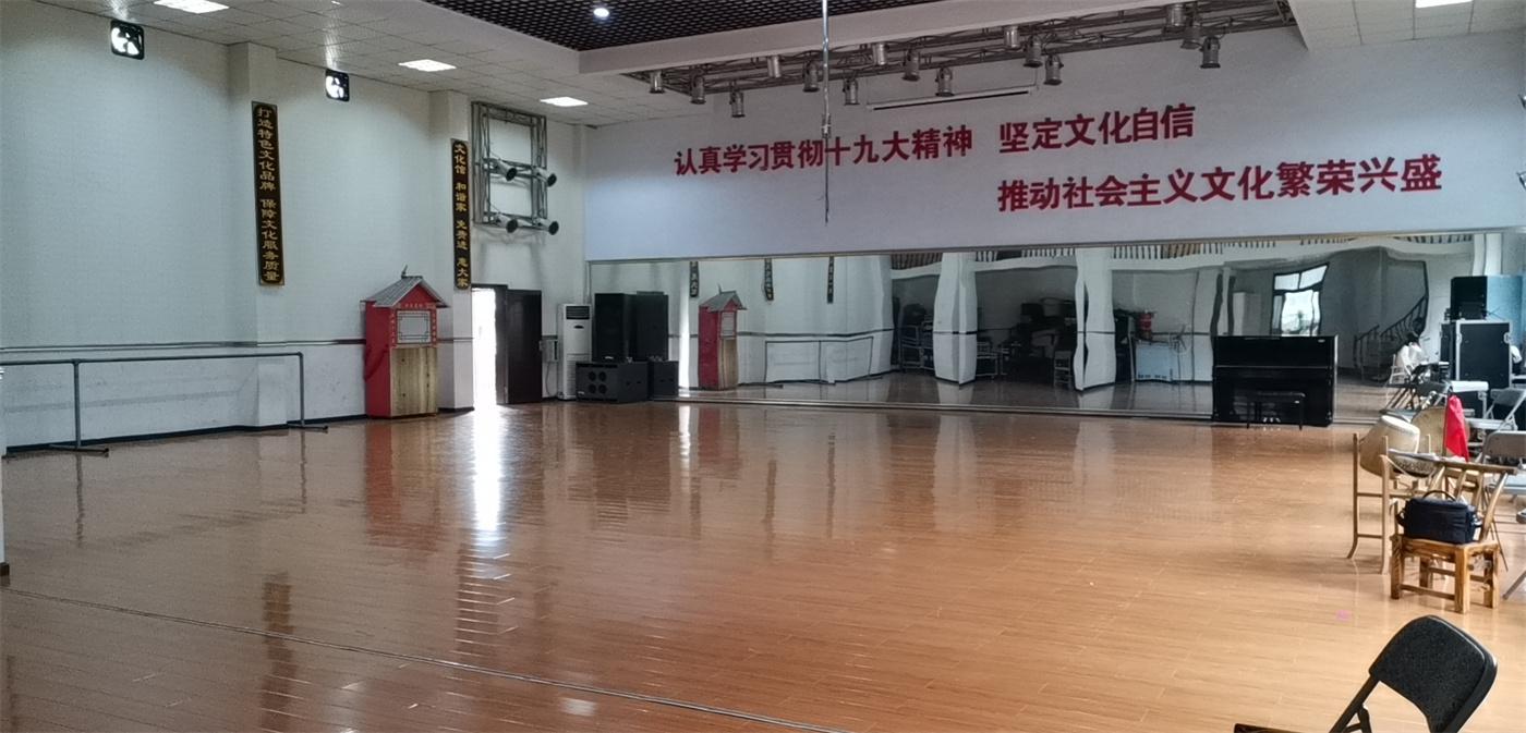 鹤峰县免费开放多功能厅