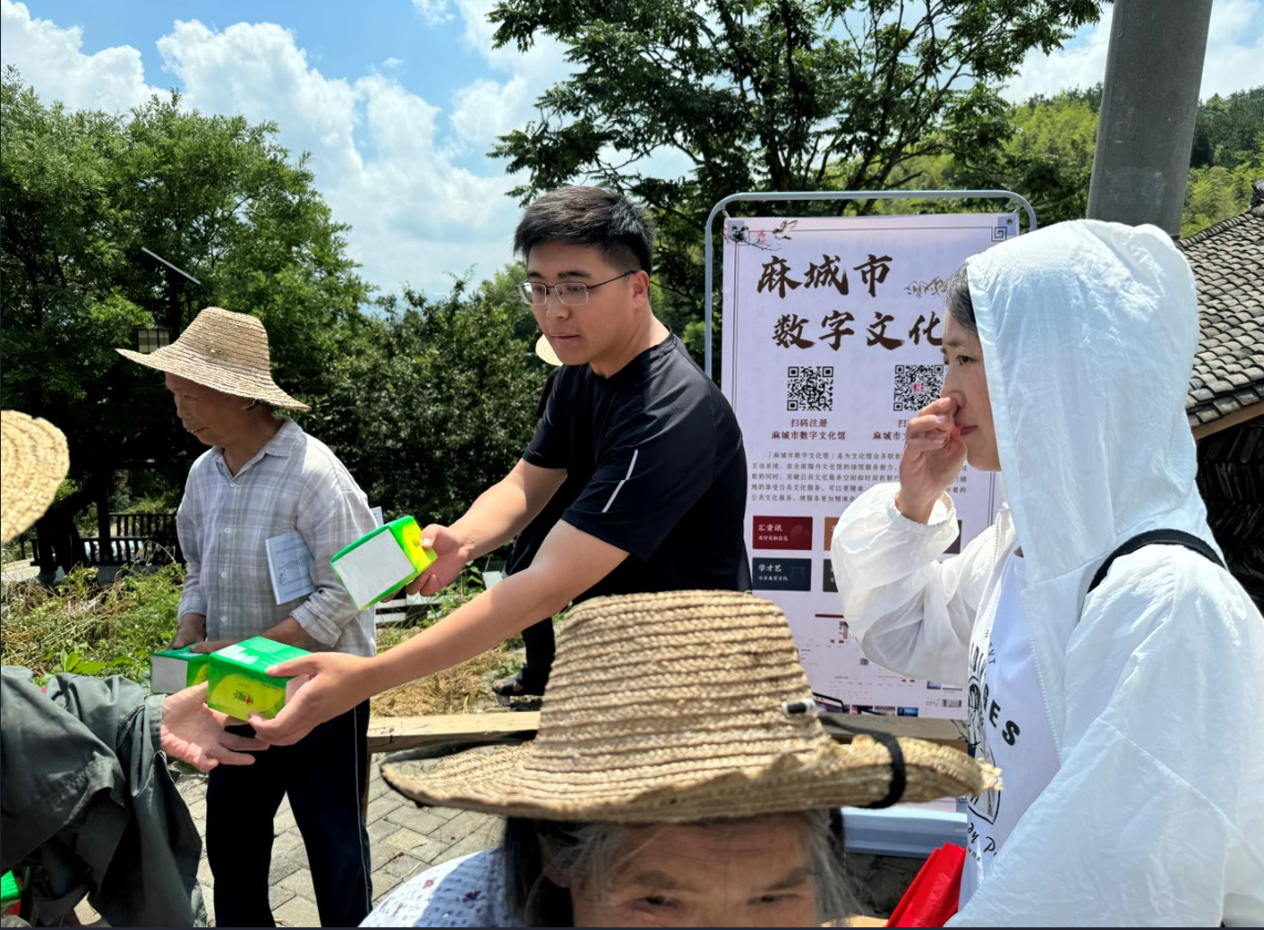 麻城市公共文化云宣传与推广活动走进龟山镇东垸村