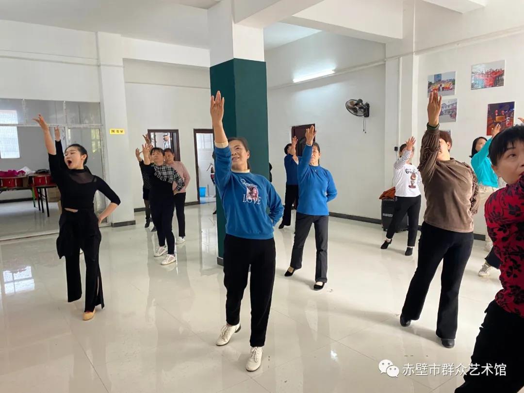 “红色文艺轻骑兵”艺术普及
