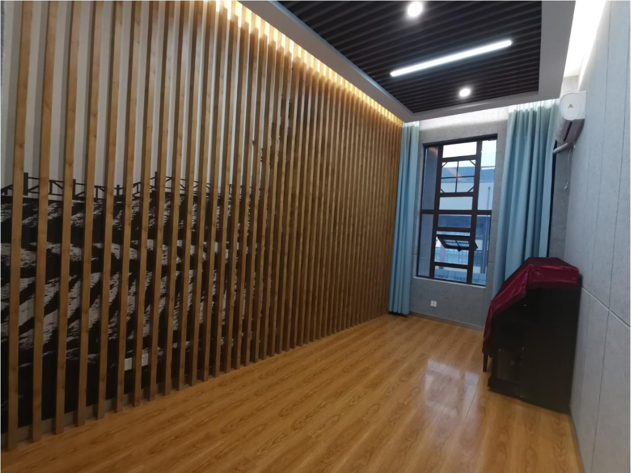 钢琴培训室四